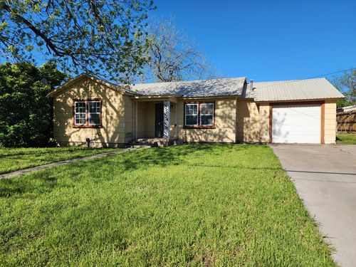 903 N Page St, Comanche, TX, 76442-1641 | Card Image