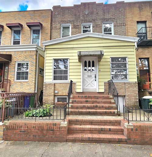 71 68th St, Glendale, NY, 11385-7061 | Card Image