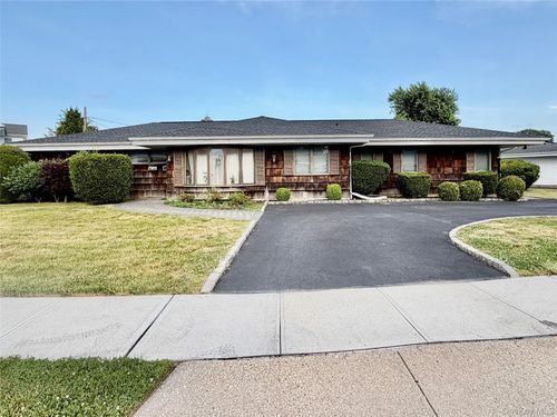 89 Bruce Ave, Hicksville, NY, 11801-2204 | Card Image