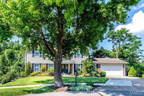 2211 Viewroyal Dr, Des Peres, MO, 63131-1937 | Card Image