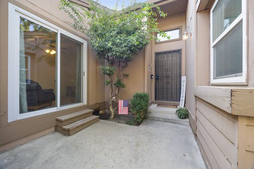 1233 S Kent St, Visalia, CA, 93277-3897 | Card Image