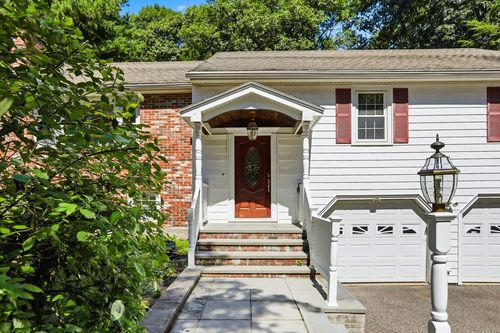 110 Thornberry Rd, Winchester, MA, 01890-3245 | Card Image