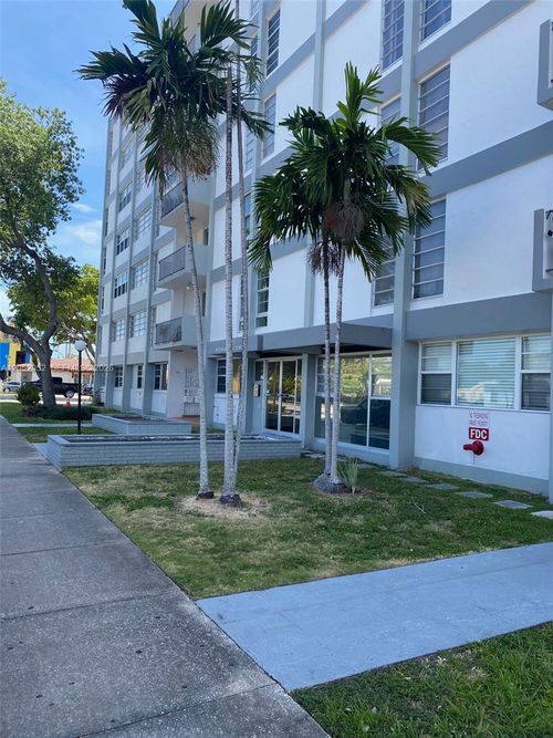 202-1400 Sw 27th Ave, Miami, FL, 33145-1241 | Card Image