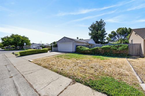 7601 South Parkway, Sacramento, CA, 95823 | Card Image