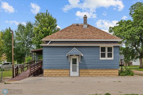 205 1st St S, Fairmount, ND, 58030 | Card Image