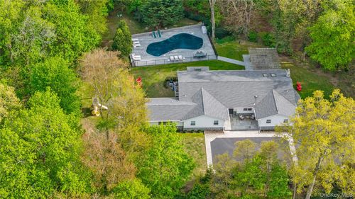 26 Dolly Cam Ln, Glen Head, NY, 11545-2024 | Card Image