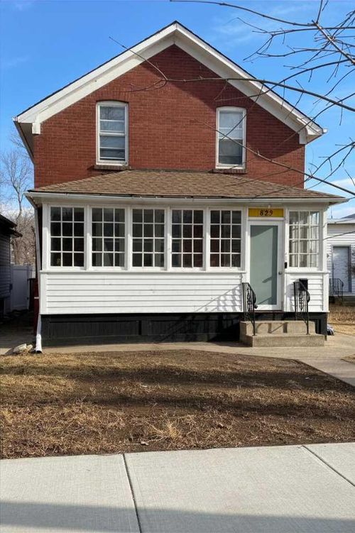 823 4 St Se, Medicine Hat, AB, T1A0L5 | Card Image