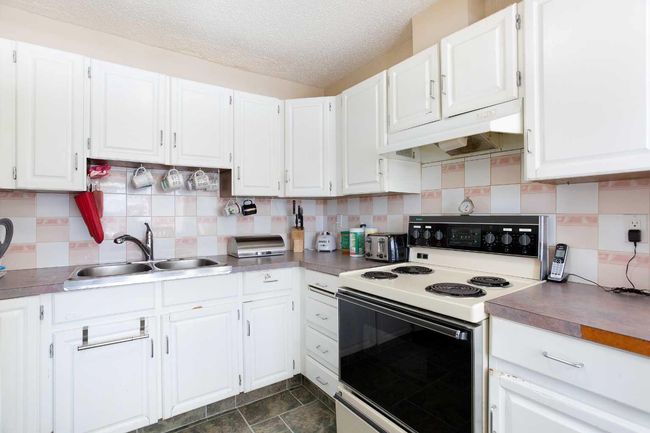 647 Whiteridge Way Ne, Home with 5 bedrooms, 2 bathrooms and 2 parking in Calgary AB | Image 9