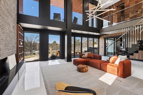 3318 W Owasso Blvd, Shoreview, MN, 55126-4135 | Card Image