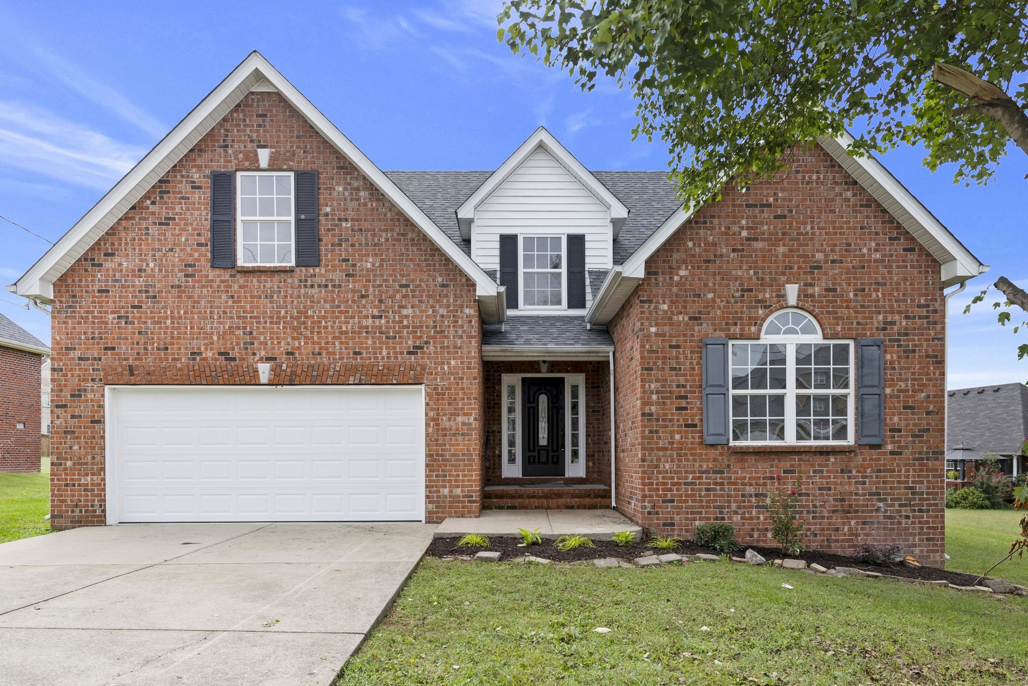Kestrel Cir, LA Vergne, TN 37086