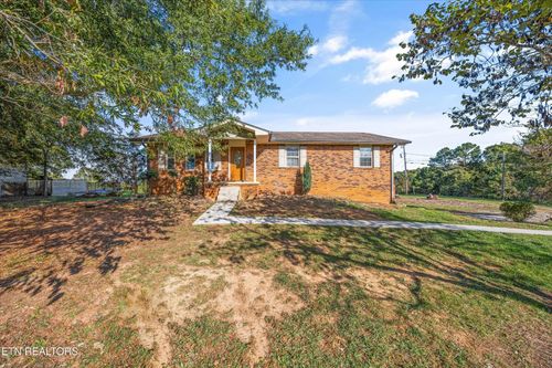 2824 Vicksburg Ln, Strawberry Plains, TN, 37871-3540 | Card Image