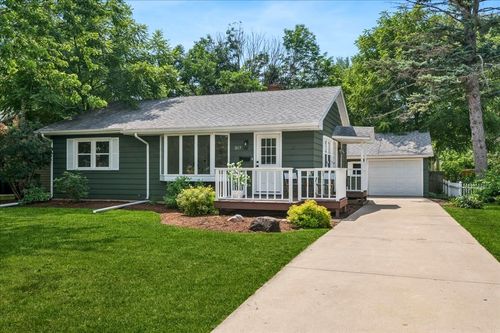 317 S 12th St, St. Charles, IL, 60174-2637 | Card Image