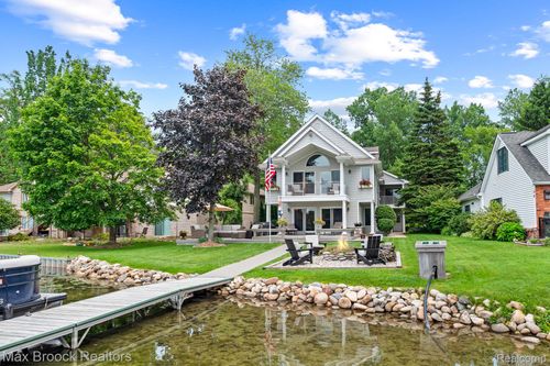 6847 Alden Dr, West Bloomfield, MI, 48324-2013 | Card Image