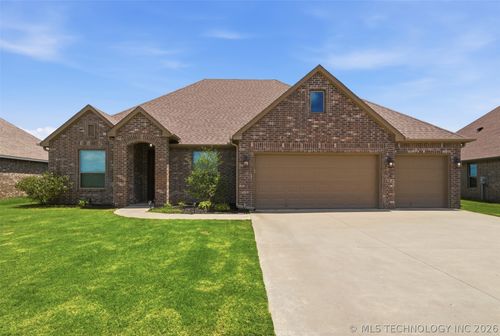 13212 E 137th St N, Collinsville, OK, 74021-2946 | Card Image