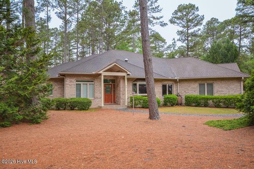 11 Canterbury Cir, Pinehurst, NC, 28374-6867 | Card Image