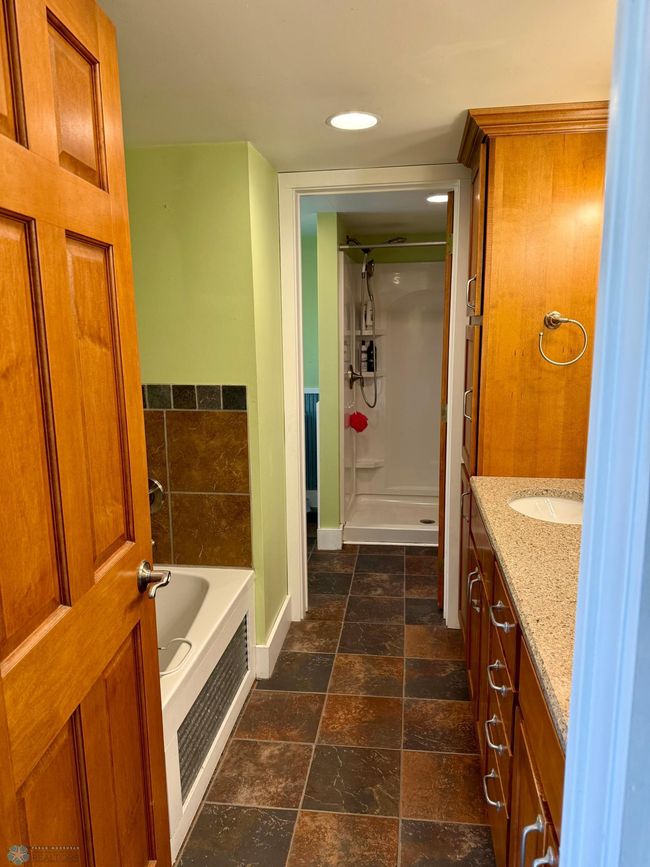 Main Floor Full Bath | Image 11