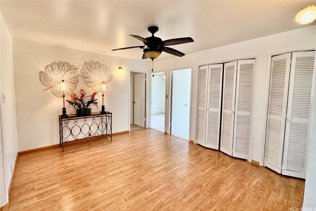 Open area off of the kitchen. | Image 7