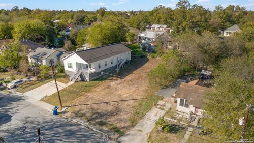 1827 Center St, San Antonio, TX, 78202-3208 | Card Image