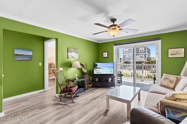 Living Area | Image 17