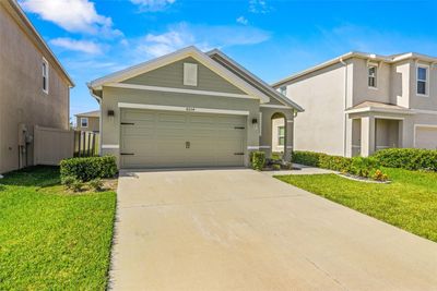 8204 Pelican Reed Circle, House other with 3 bedrooms, 2 bathrooms and null parking in Wesley Chapel FL | Image 2