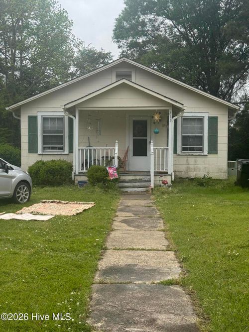 213 N Walker St, Burgaw, NC, 28425-5216 | Card Image