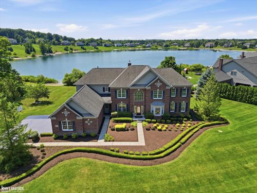 1622 Hunters Lake Dr, Milford, MI, 48380-3248 | Card Image