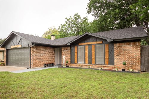 1205 Augusta Rd, Benbrook, TX, 76126-3725 | Card Image