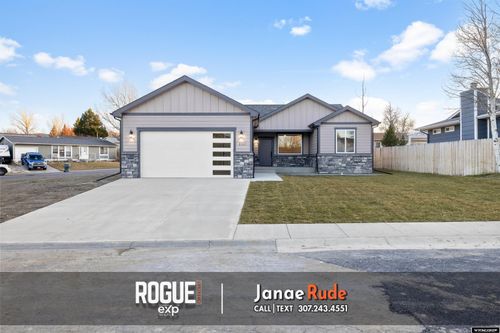 2011 E 22nd St, Casper, WY, 82601-5076 | Card Image