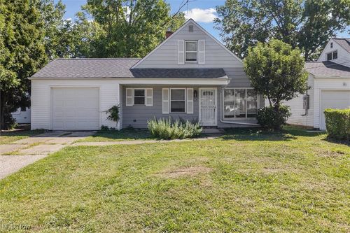 443 Fairway Blvd, Willowick, OH, 44095-5061 | Card Image