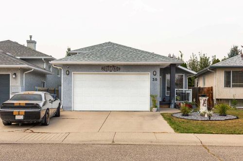 30 Heritage Cres W, Lethbridge, AB, T1K6S3 | Card Image