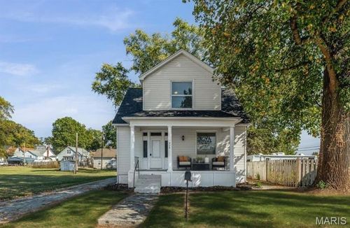 928 S High St, Belleville, IL, 62220-2128 | Card Image