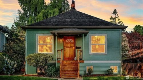5521 Brooklyn Avenue Ne, Seattle, WA, 98105 | Card Image