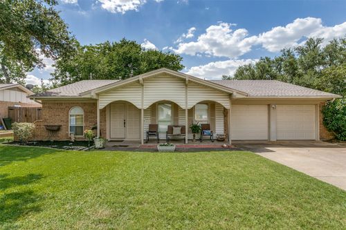 2133 Mountainview Dr, Hurst, TX, 76054-2921 | Card Image