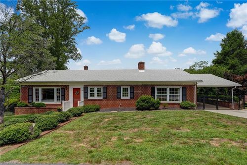 411 Vintage Rd, Eden, NC, 27288-7881 | Card Image