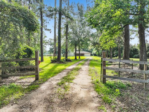 9378 Cocklebur Loop, Silsbee, TX, 77656-9450 | Card Image