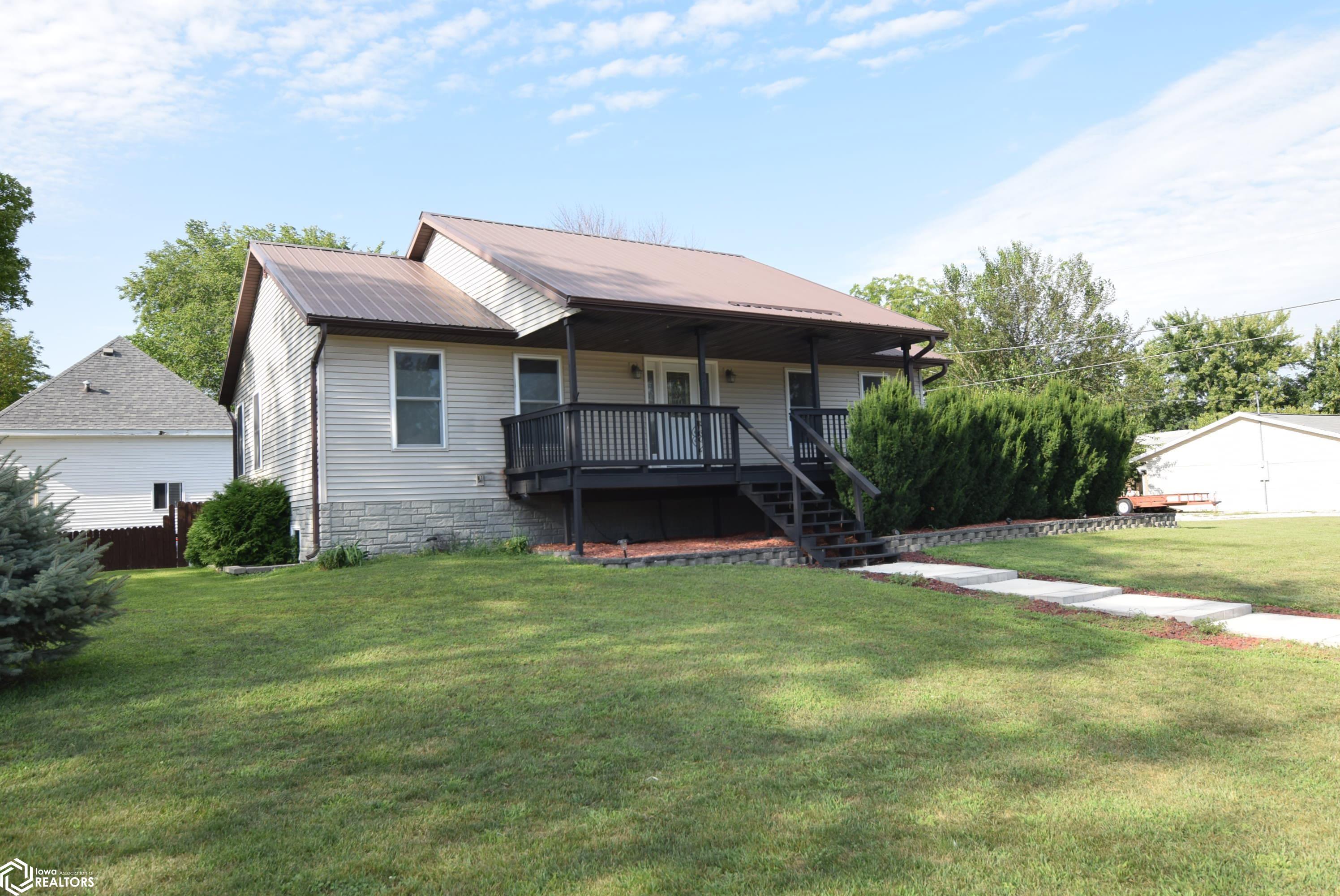 8th Ave, Clarion, IA 50525