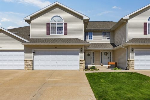 3612 Stoneview Cir Sw, Cedar Rapids, IA, 52404-7923 | Card Image