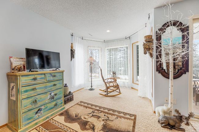 19 Sunrise Way, Home with 3 bedrooms, 3 bathrooms and 4 parking in Priddis Greens AB | Image 38