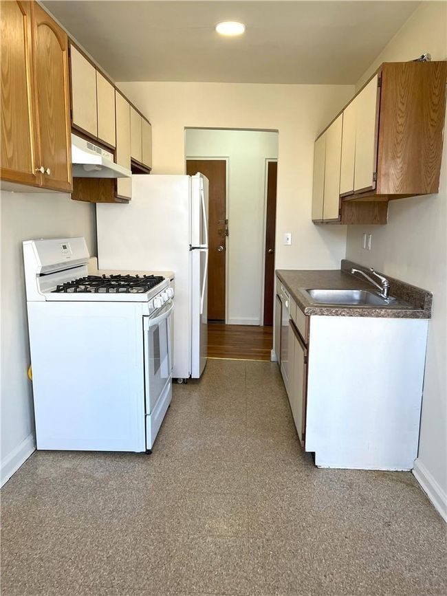 APT-9 - 14 Stevens St, Condo with 1 bedrooms, 1 bathrooms and null parking in White Plains NY | Image 4
