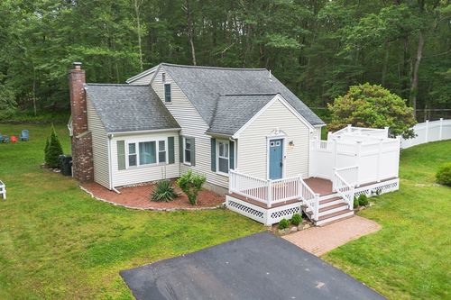 649 Robin Hill St, Marlborough, MA, 01752-1076 | Card Image