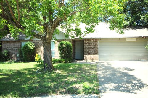 109 Australia Ct, Glenn Heights, TX, 75154-8211 | Card Image