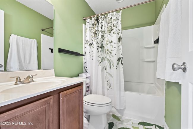 Hallway FULL bathroom access to front bedroom and loft/sitting area | Image 24