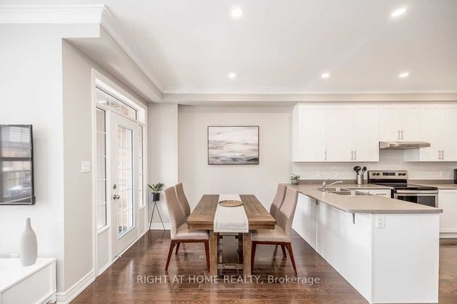 113 Fruitvale Cir, House attached with 3 bedrooms, 3 bathrooms and 2 parking in Brampton ON | Image 10