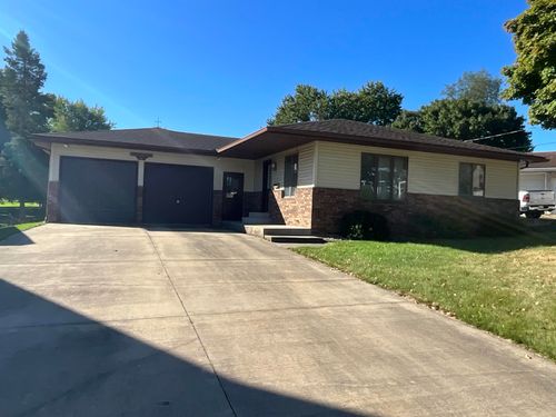 326 E Elm St, West Union, IA, 52175-1332 | Card Image