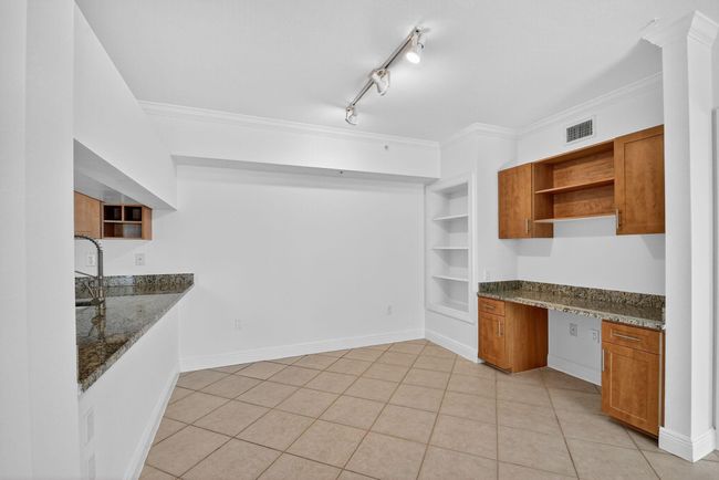 APT-304 - 6511 Emerald Dunes Dr, Condo with 2 bedrooms, 2 bathrooms and null parking in West Palm Beach FL | Image 9