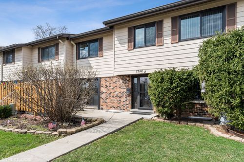 unit-2-7330 Winthrop Way, Downers Grove, IL, 60516-4089 | Card Image