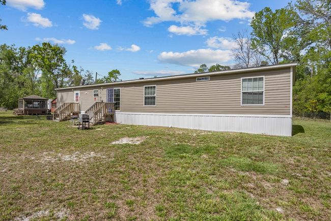 11200 Ne 22 Nd Ct, House other with 4 bedrooms, 3 bathrooms and null parking in BRANFORD FL | Image 4