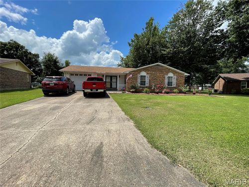 841 Stanford Dr, Sikeston, MO, 63801-5717 | Card Image