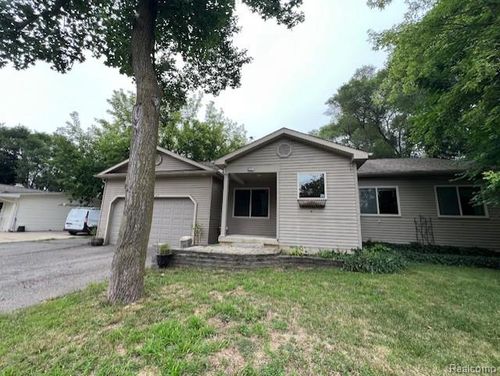 6367 Stephen, Brighton, MI, 48116-2140 | Card Image