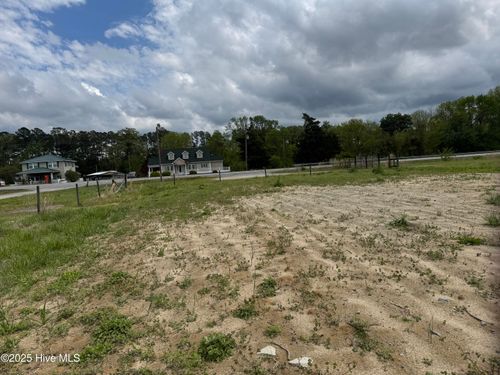 2 Main St, Maysville, NC, 28555-1009 | Card Image